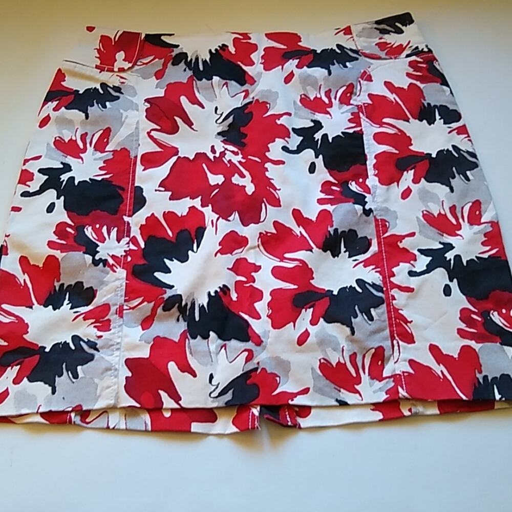 New York company floral skirt size 2 Career piece